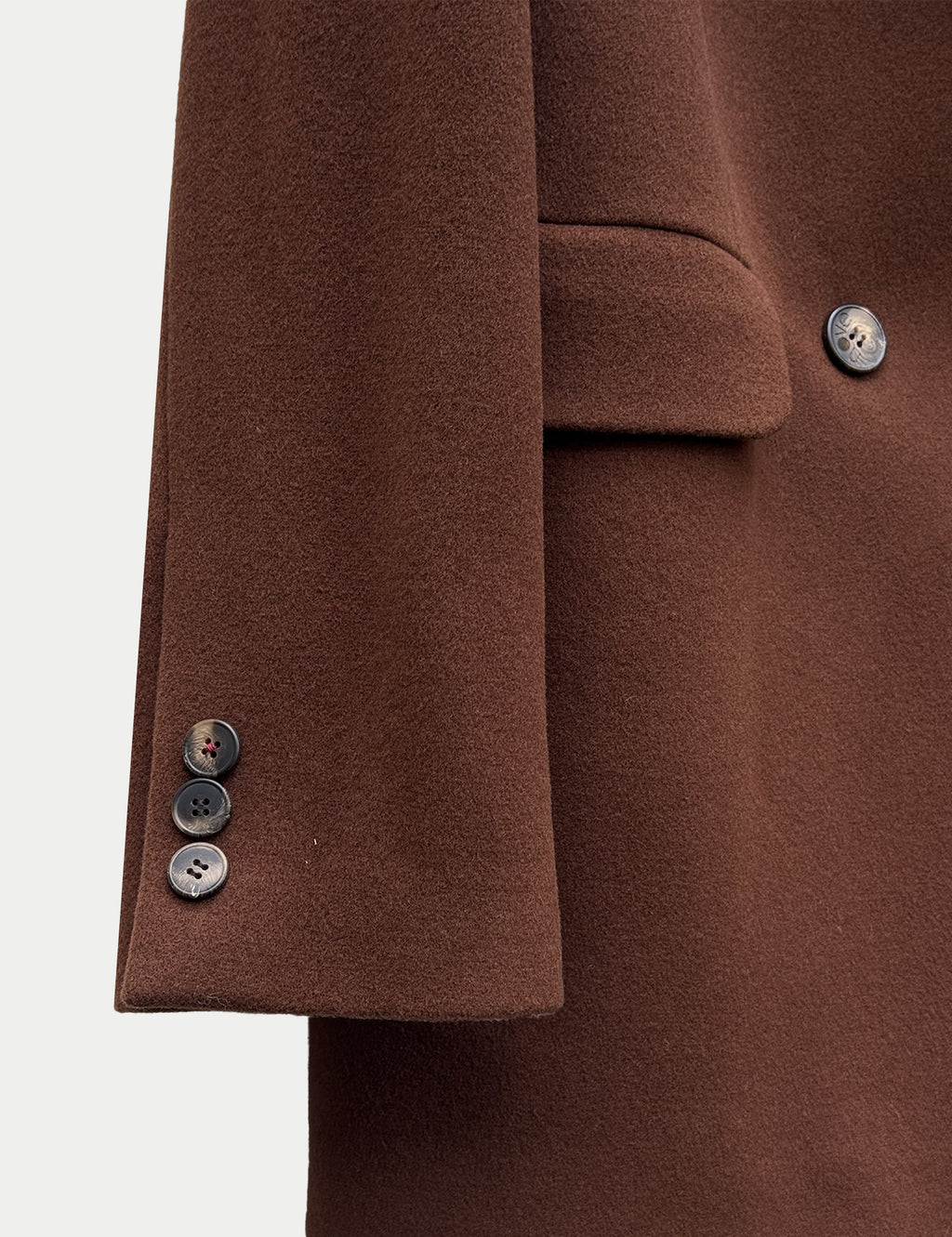 Double-breasted fitted coat with accentuated shoulders in black