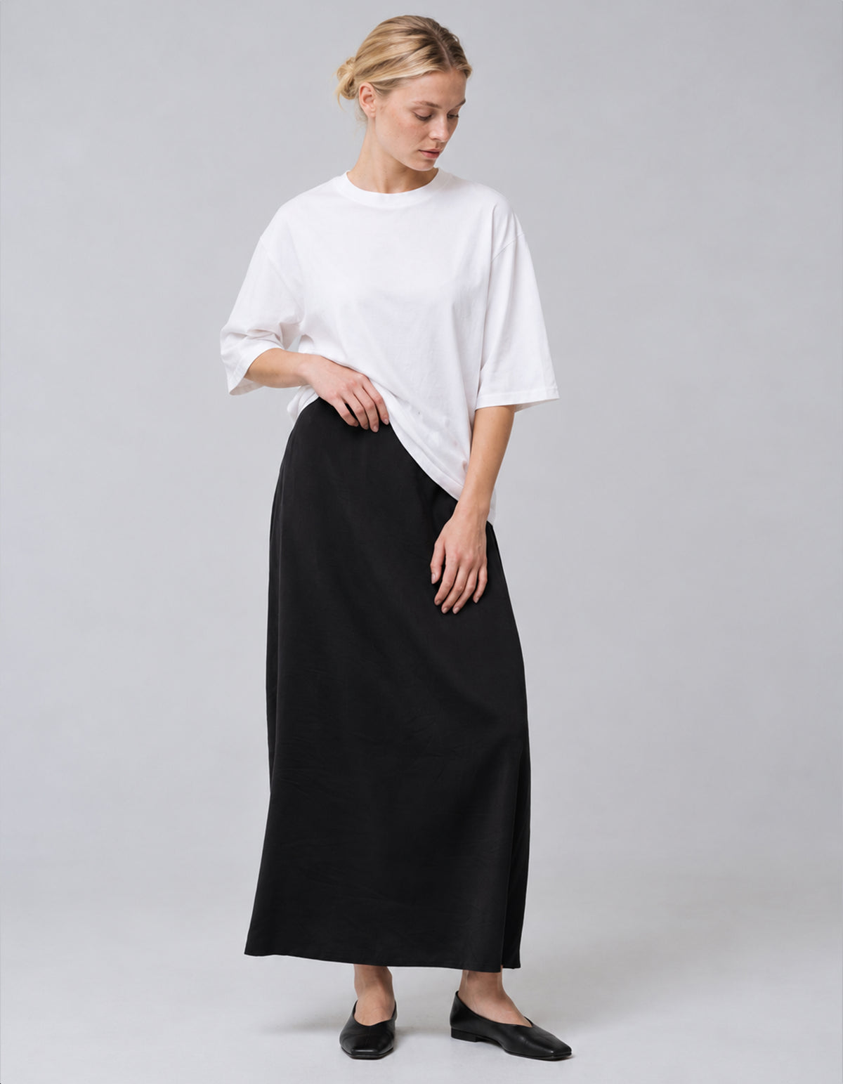 Cropped cupro tennis shirt with dropped shoulders