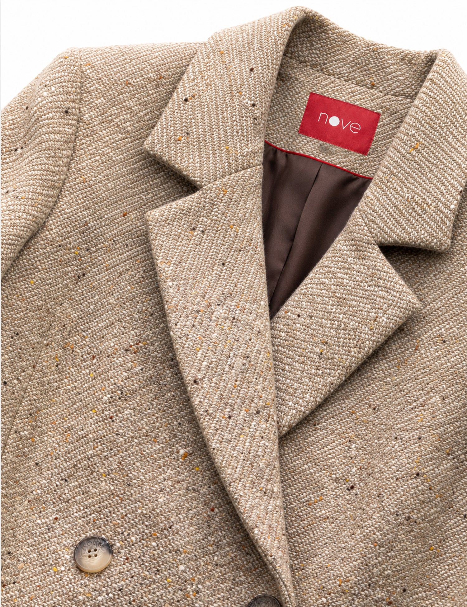 Double-breasted fitted coat with accentuated shoulders in black