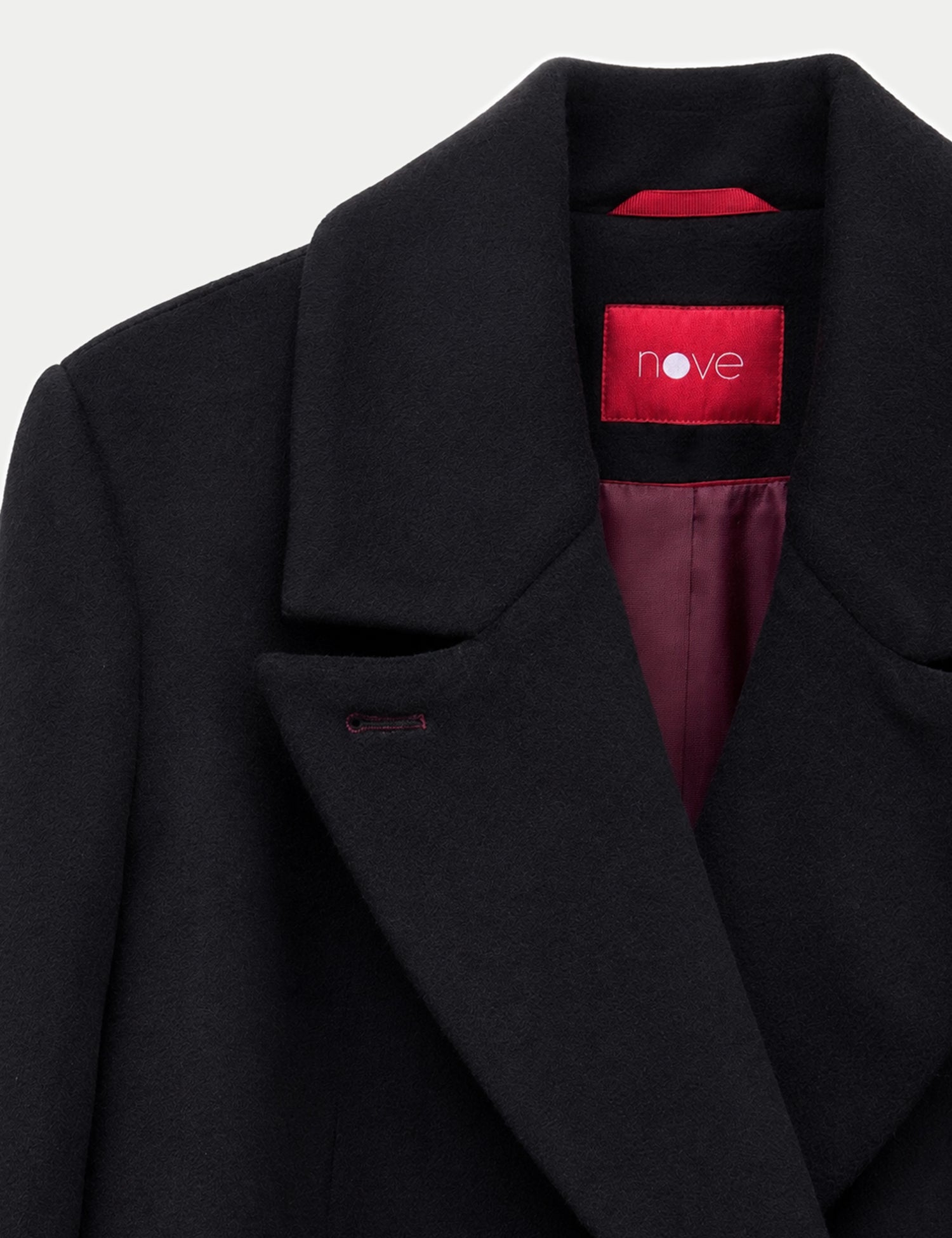 Double-breasted fitted coat with accentuated shoulders in black