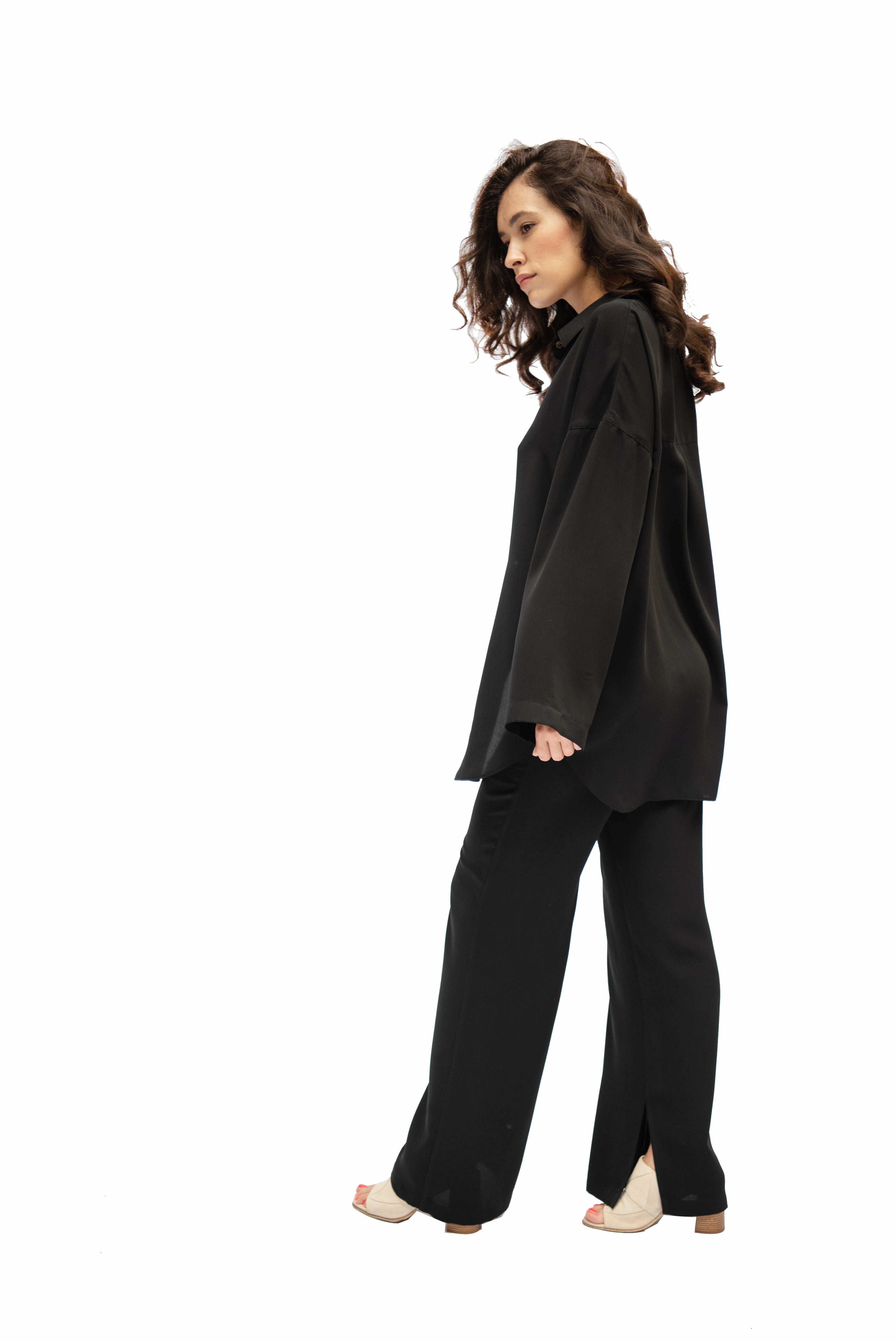 Black loose-fitting linen trousers