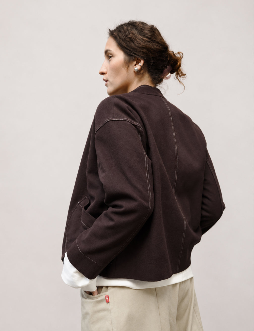 Double-breasted fitted coat with accentuated shoulders in black