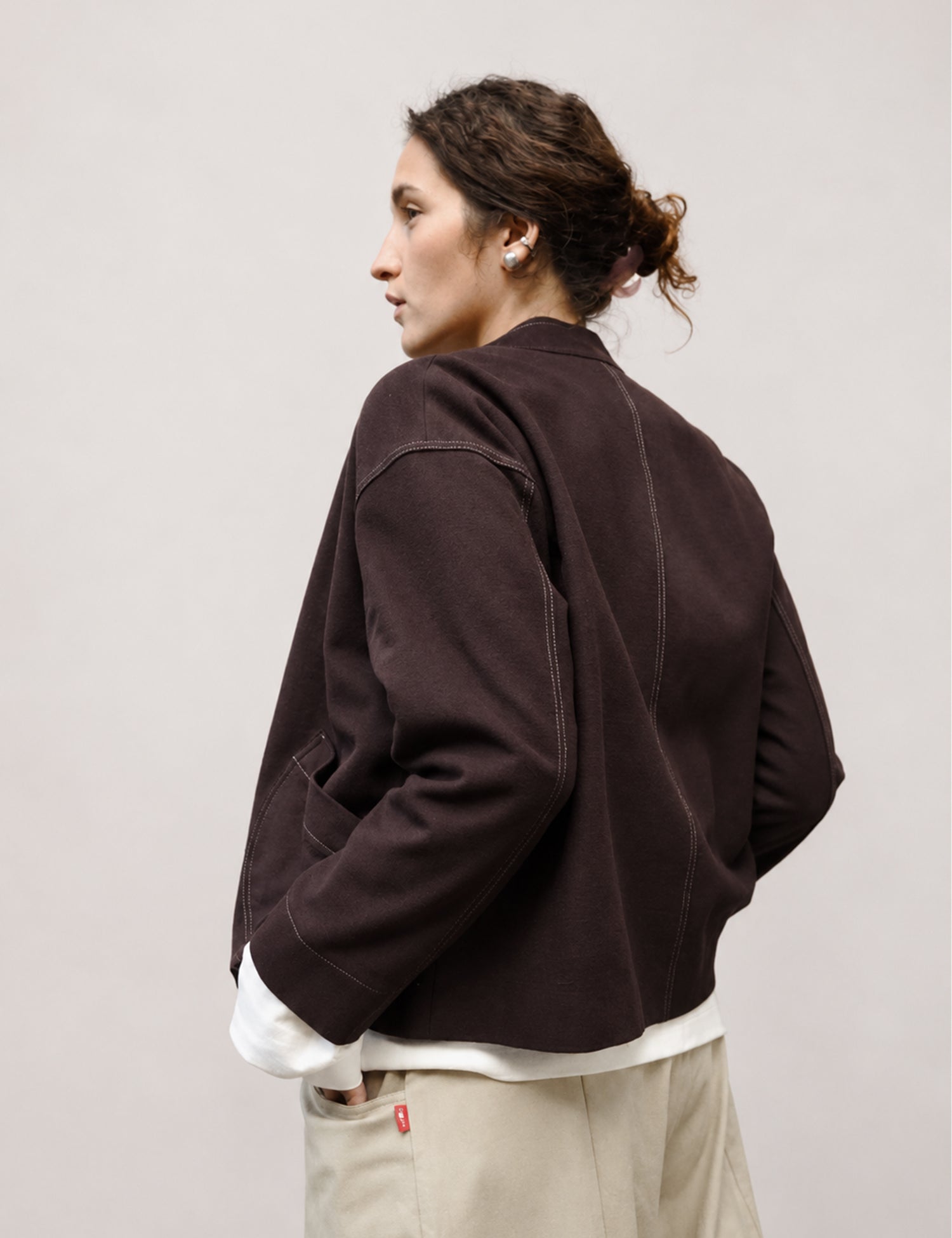 Double-breasted fitted coat with accentuated shoulders in black