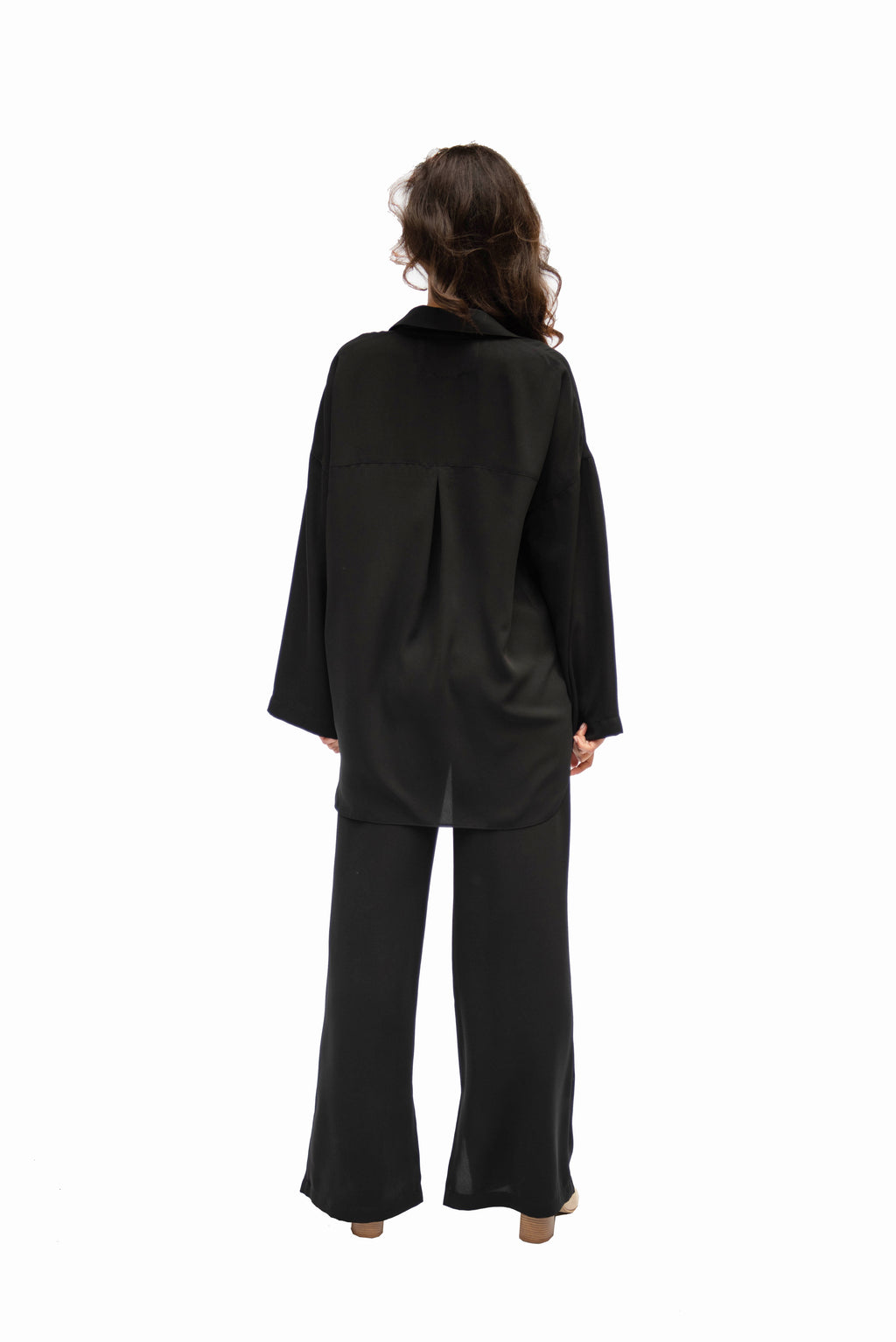 Black loose-fitting linen trousers