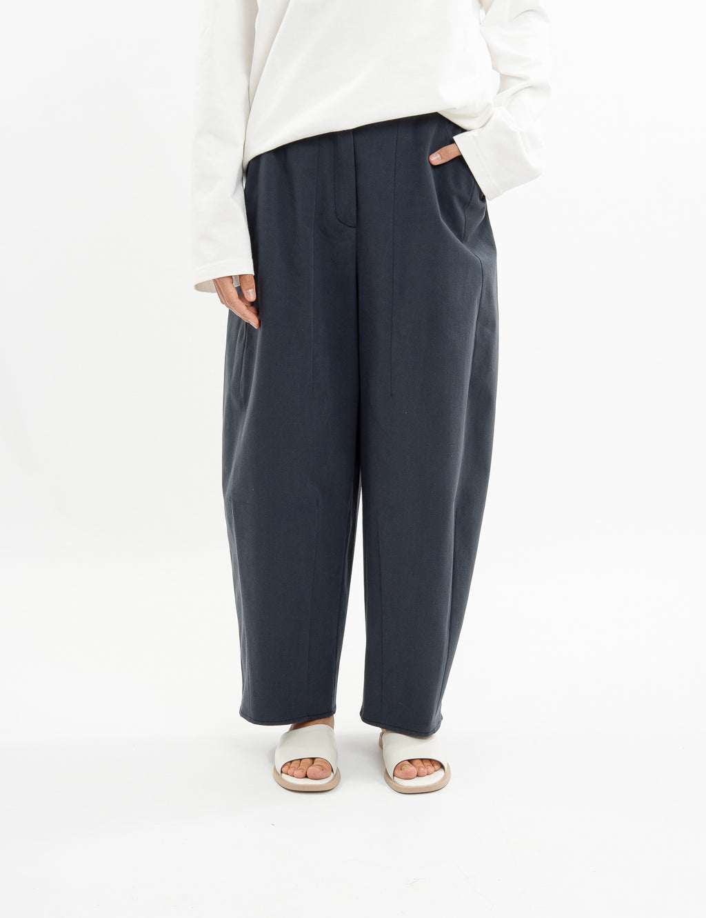 Black loose-fitting linen trousers