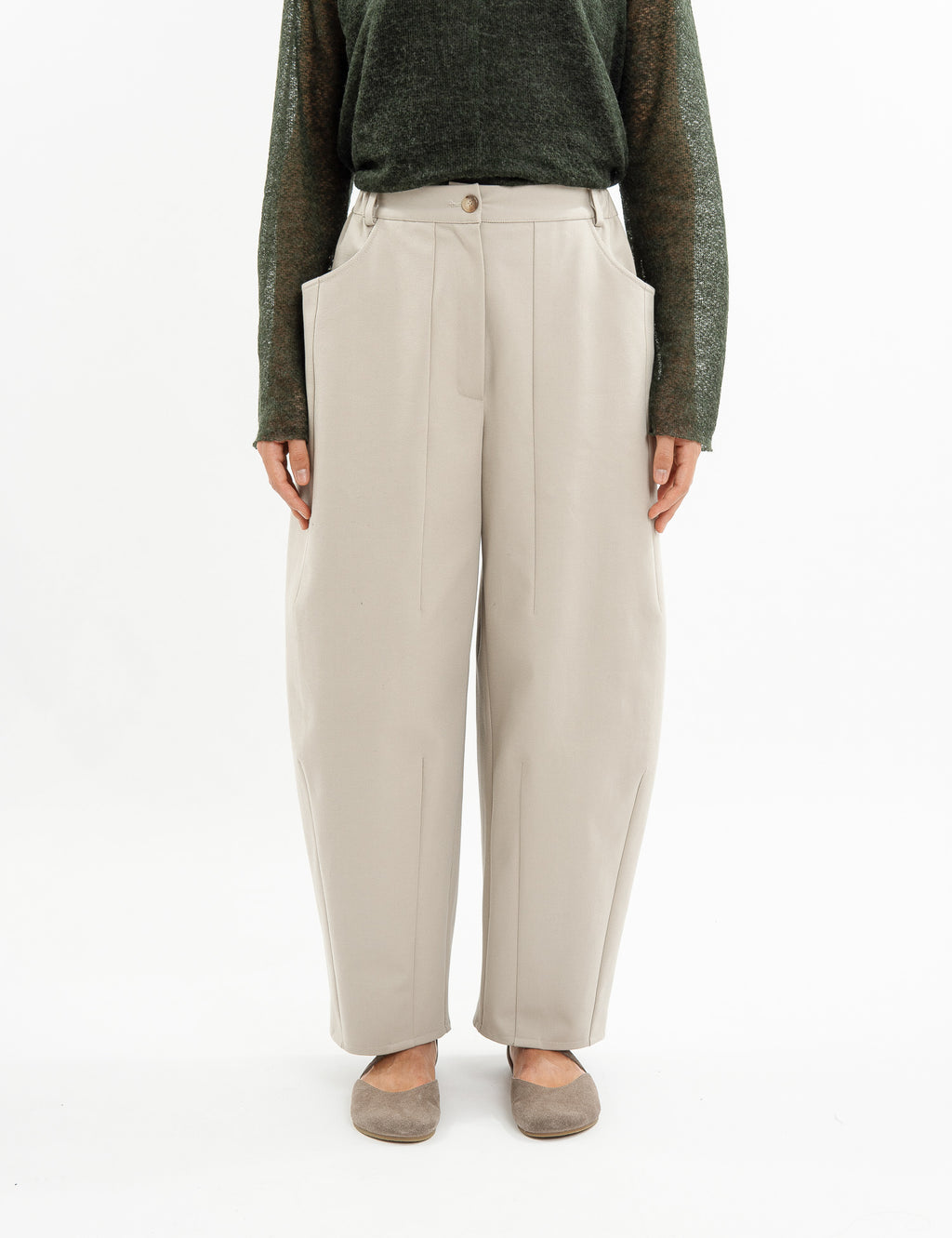 Black loose-fitting linen trousers