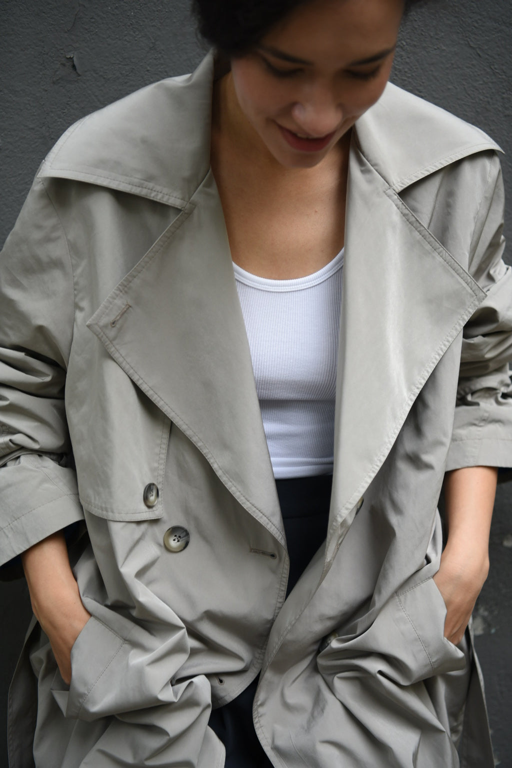 Double-breasted fitted coat with accentuated shoulders in black