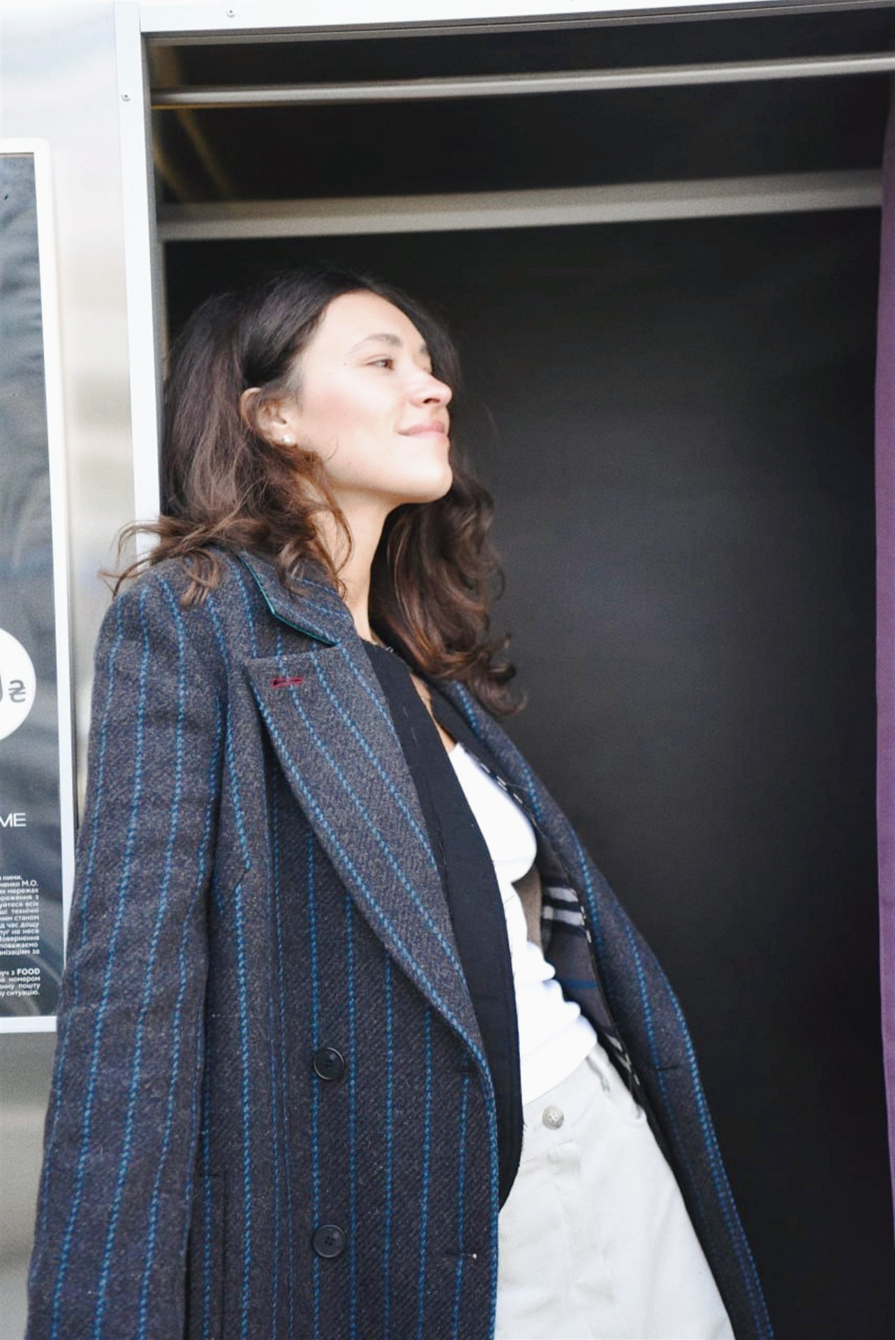 Double-breasted coat with straight shoulders in beige