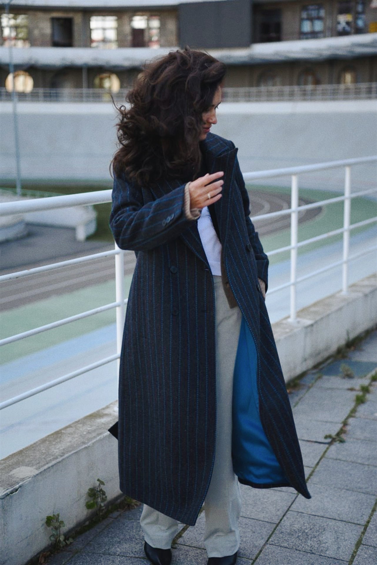 Double-breasted coat with straight shoulders in beige